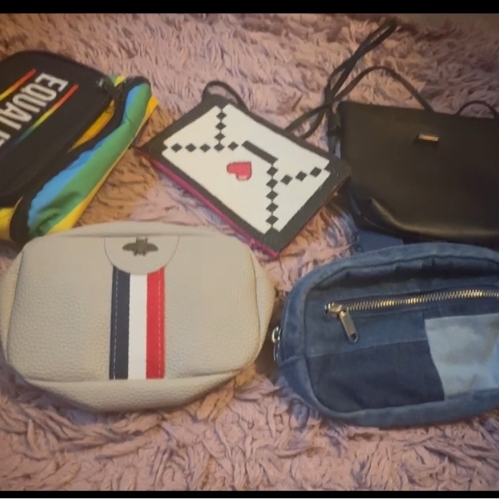 Stylish Beige Crossbody Bag with Striped Detail